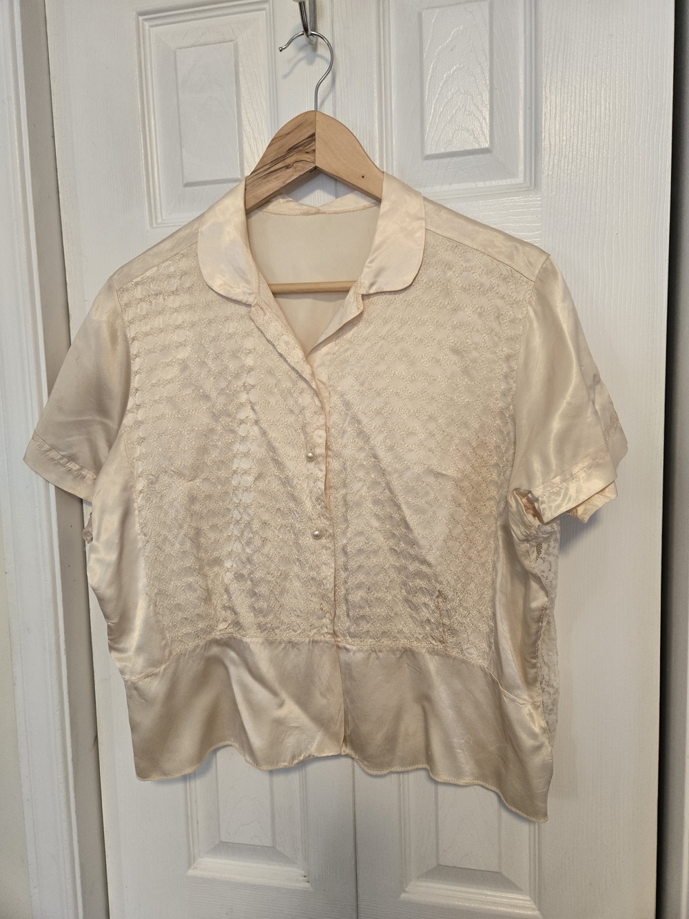 Late 40s Or Early 50s Blush Silk Short-Sleeve Button Front Top